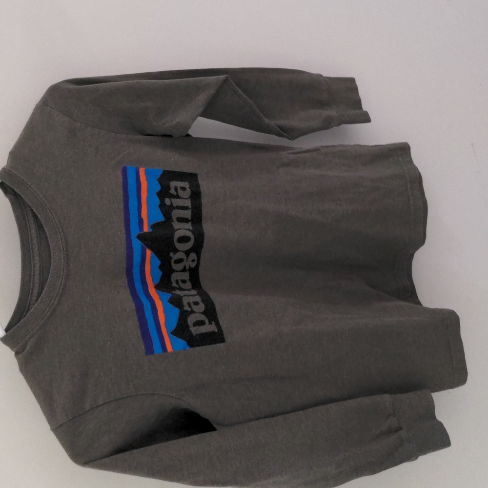 Boys 7/8 GUC Patagonia long sleeve tee